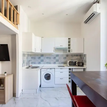 Gioa- Avec Balcon, Place Garibaldi -paillon