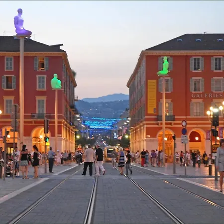 Gioa- Avec Balcon, Place Garibaldi -paillon *