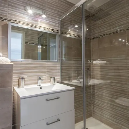 Gioa- Avec Balcon, Place Garibaldi -paillon Apartamento