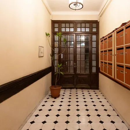 Apartment Gioa- Avec Balcon, Place Garibaldi -paillon *