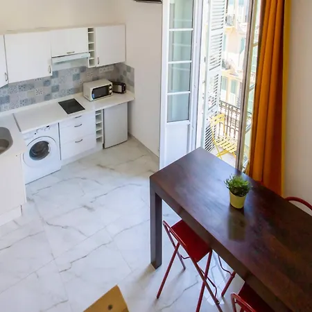Apartment Gioa- Avec Balcon, Place Garibaldi -paillon Nizza