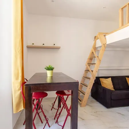 Gioa- Avec Balcon, Place Garibaldi -paillon *