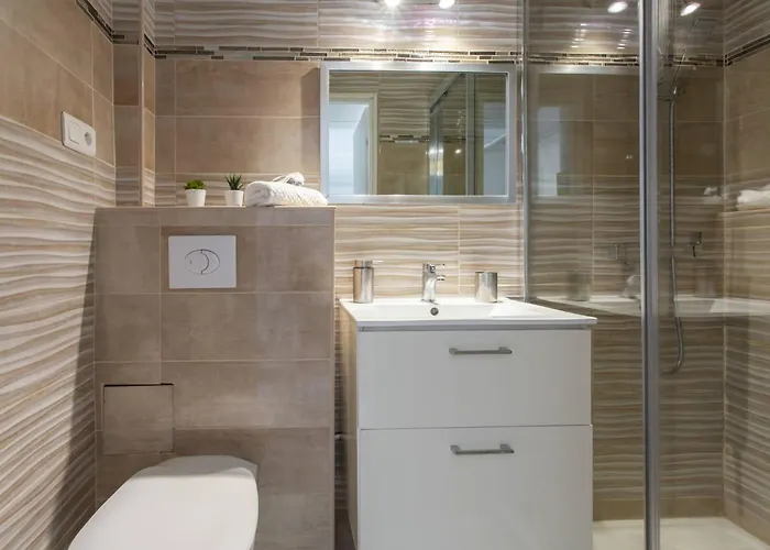 Gioa- Avec Balcon, Place Garibaldi -paillon Nice