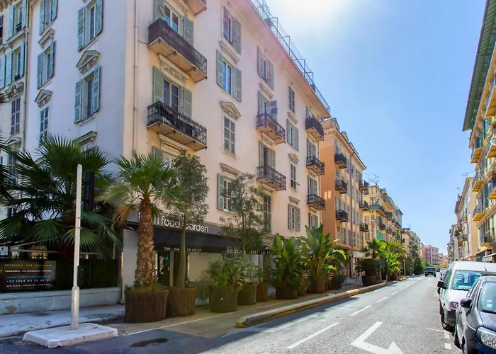 Gioa- Avec Balcon, Place Garibaldi -paillon *