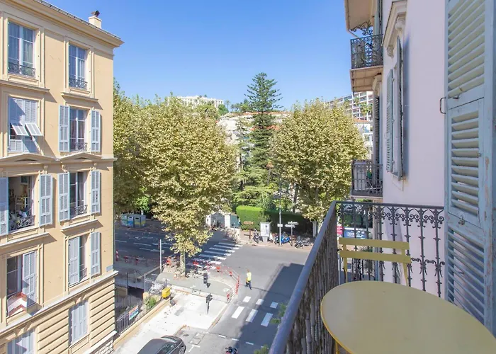 Gioa- Avec Balcon, Place Garibaldi -paillon