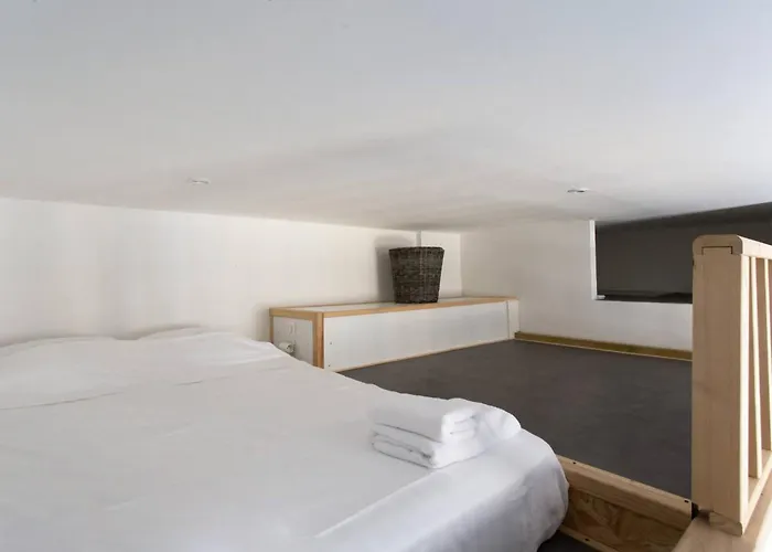 Gioa- Avec Balcon, Place Garibaldi -paillon Apartment *