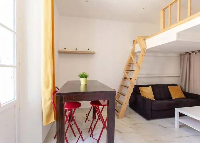 Gioa- Avec Balcon, Place Garibaldi -paillon *